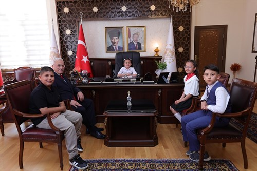Vali Kumbuzoğlu Makamını Çocuklara Emanet Etti.