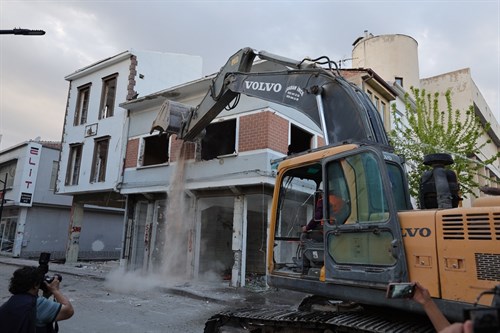 AKSARAY’DA RİSKLİ YAPILARA GEÇİT YOK